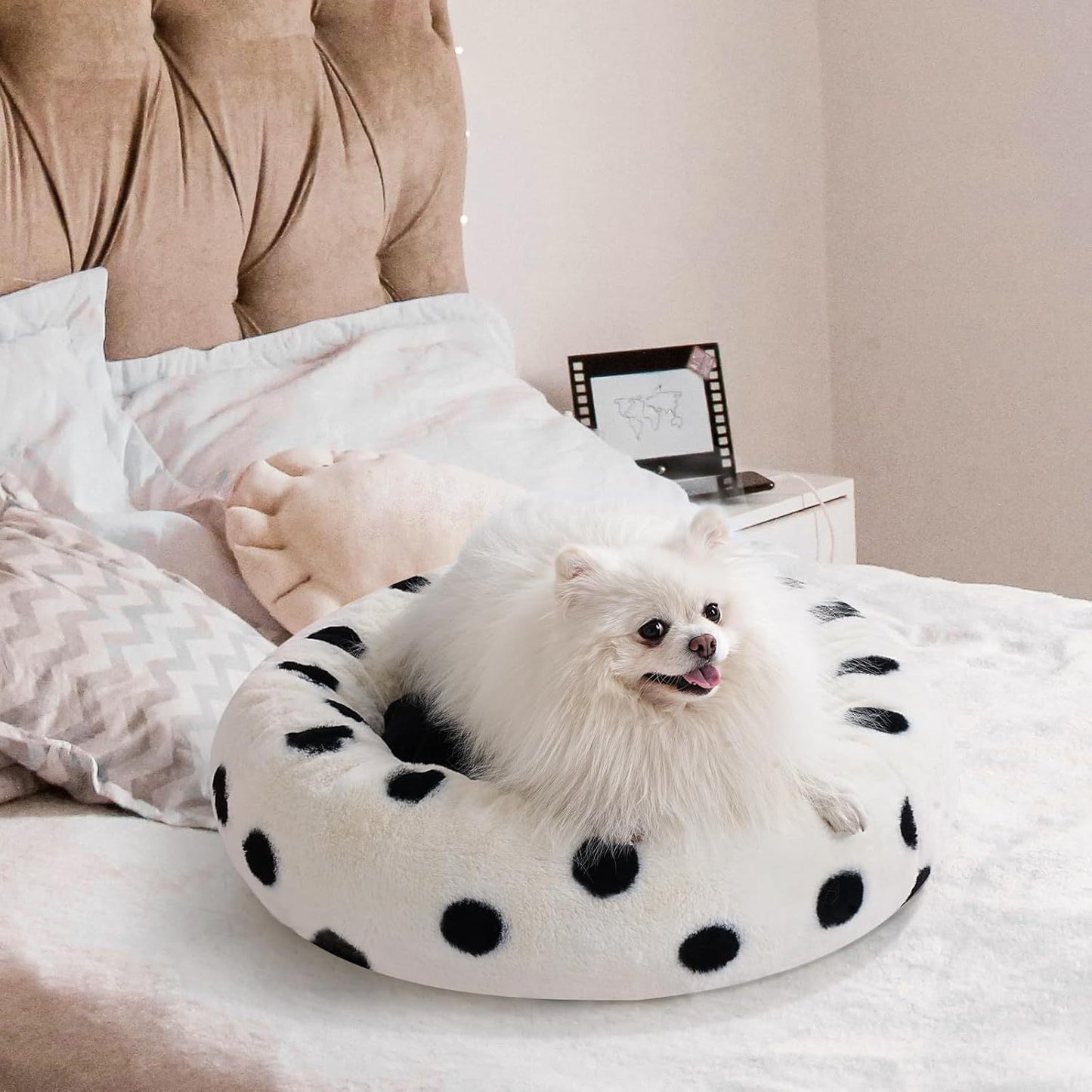 MEWOOFUN Donut Cat Bed For Indoor Cats - 23 Inch Round Washable Pet Bed With Non-Slip Bottom, Plush Fluffy Small Dog Bed For Puppies & Kittens, Black Dot - Alles für deine Haustiere