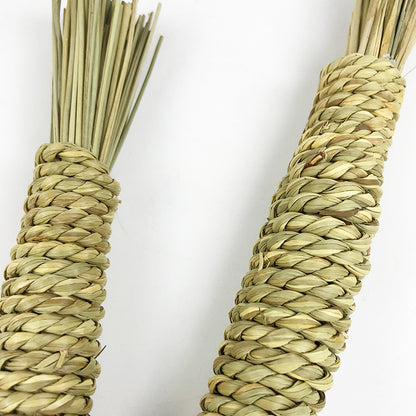 Pet Hand Woven Water Grass Carrot Toy